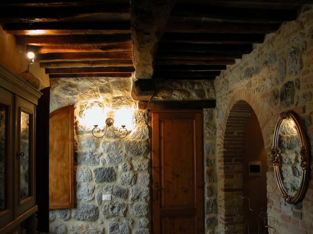 La Vecchia Corte サン・ジミニャーノ 部屋 写真