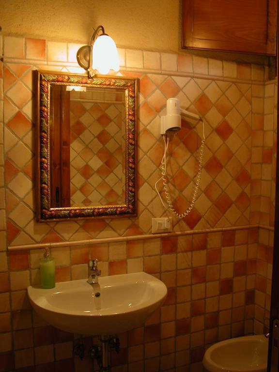 La Vecchia Corte サン・ジミニャーノ 部屋 写真